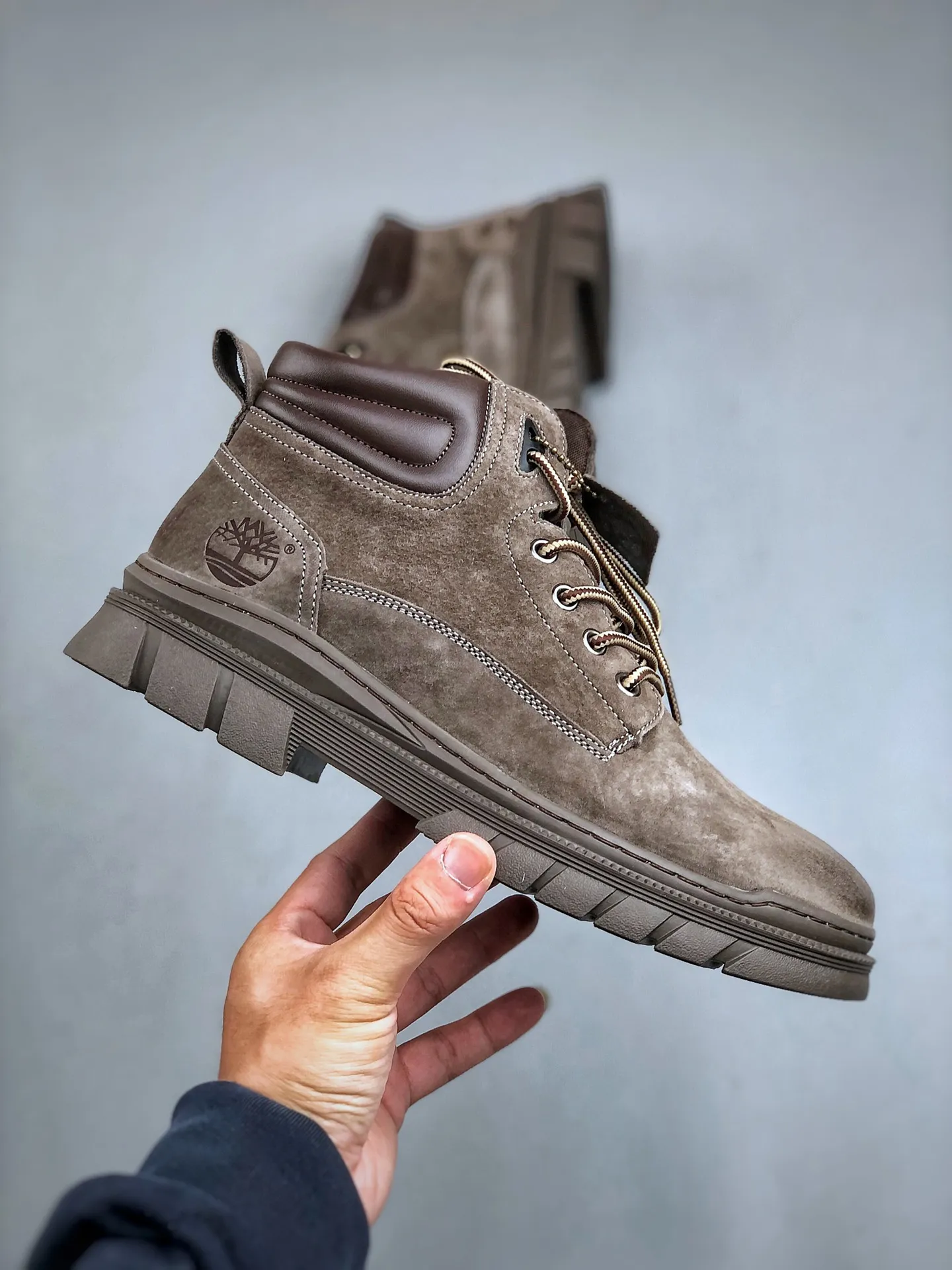 Pick up locally 💰560 Support store Timberland outdoor mid-cut casual rhubarb boots Guangdong factory quality Original box original packaging The fabric is made of Italian 🇮🇹 top-grade frosted fine-grained cowhide. It is paired with anti-odor and anti-corrosion genuine leather latex insoles to give you a perfect wearing experience. High-quality and durable, a must-have for sportsmen. Specially designed to treat handsome men. High-quality and first-class foot feel. Size: 39 40 41 42 43 44 (leather shoe size)